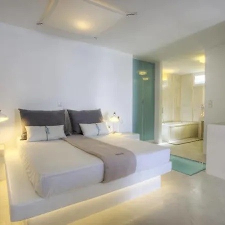 Minois And 5* Parikia (Paros)